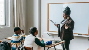 Lire la suite à propos de l’article L’Éducation maternelle, primaire et secondaire : Un pilier fondamental pour le développement des enfants