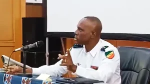 Lire la suite à propos de l’article Face aux cadres de la Police, le Général André Fils OBAMI ITOU a insisté sur le sens du devoir et le bannissement des antivaleurshttps: