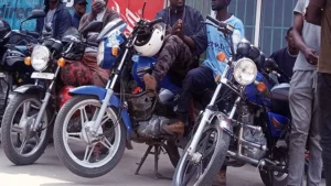 Lire la suite à propos de l’article Circulation routière : le transport public par taxi-moto désormais réglementé